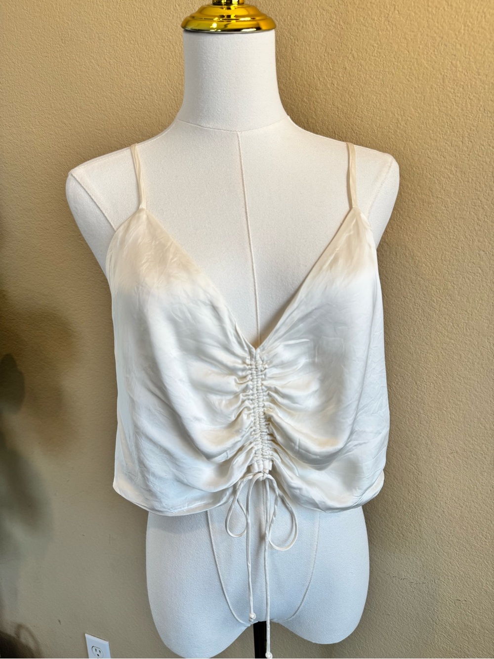 Aritzia Wilfred Verso Camisole - Size Medium - Cream/Ivory V-Neck Tank Ruching - Picture 5 of 12